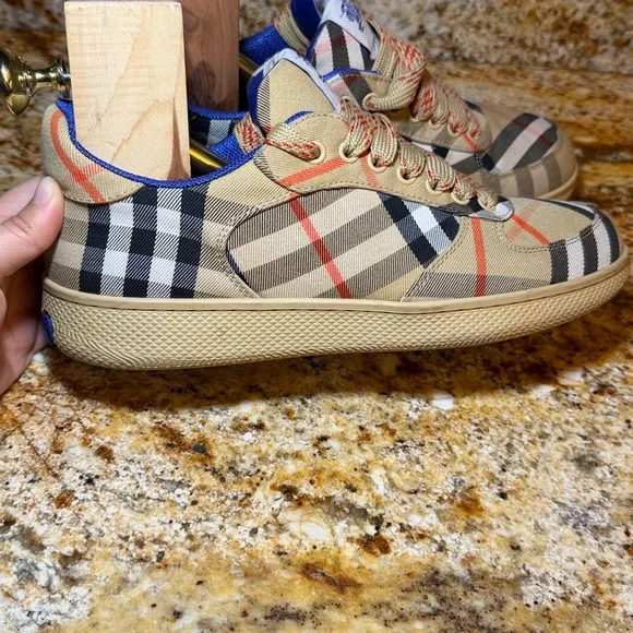 Burberry (unisex)
Terrace Check Low Top Sneakers - Picture 6 of 11